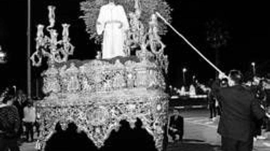 La procesión del Dulce Nombre luce en El Vivero, con tres hoy en el centro