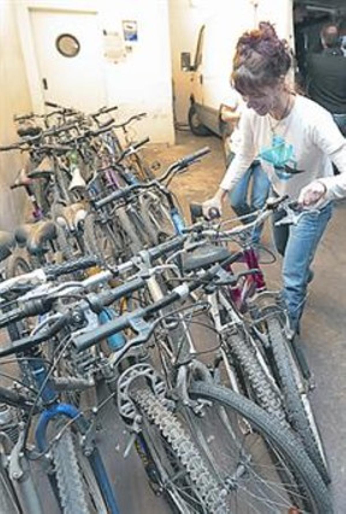 Donació de bicis robades a BCN. Donació de bicis robades a BCN.