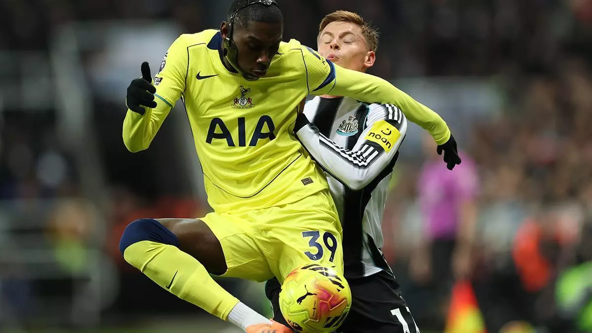 Thomas Frank aclara el incidente de Kolo Muani y Odobert: "Tuvieron un accidente leve de coche, pero están bien"