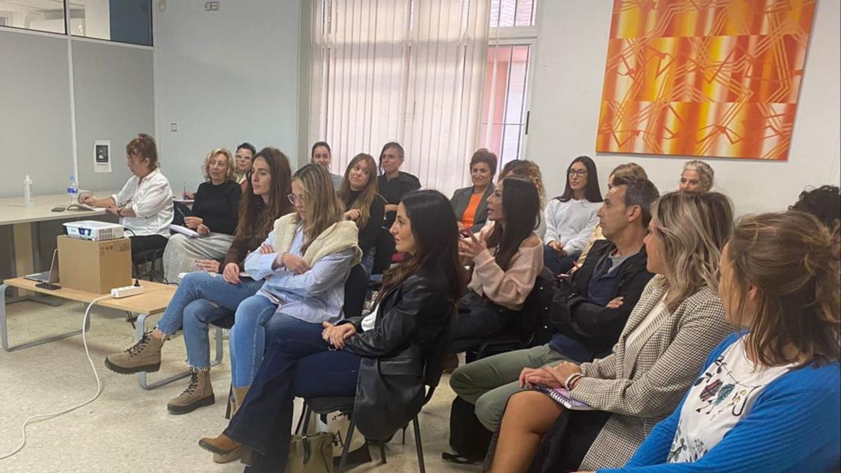 Inicio de la primera sesión de la formación especializada en violencia de género para personal técnico y Policía Local de Paterna