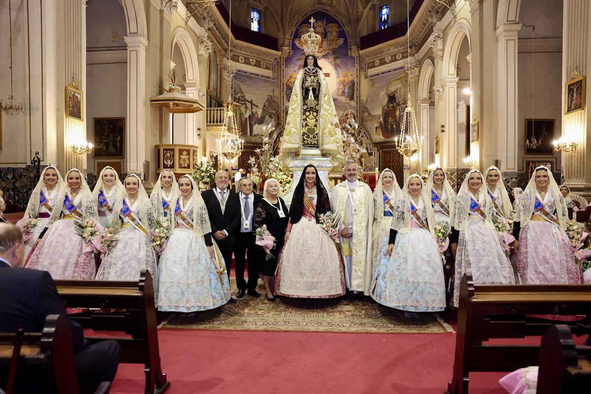 El barrio del Carmen saca en procesión a su patrona