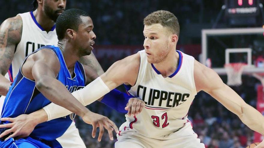 Harrison Barnes, a la izquierda, defiende a Griffin, en el Dallas-Clippers del pasado día 5.