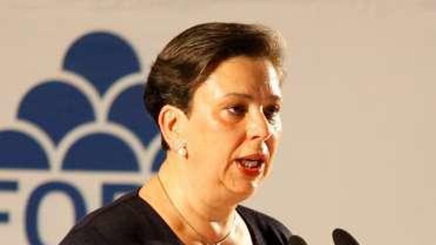 La senadora Rosa Domínguez.