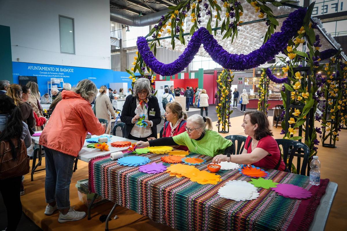 Fotogalería | Arranca el primer día de la Feria de los Mayores en Badajoz