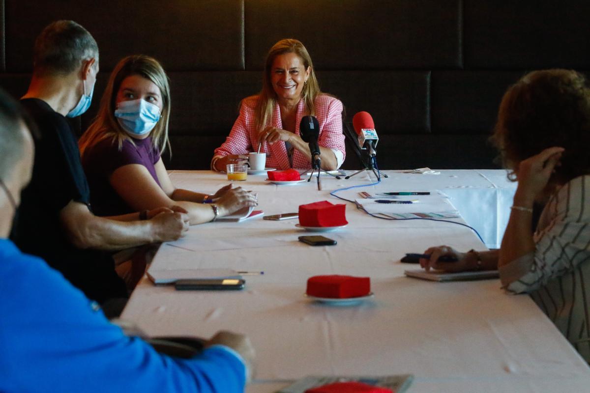 La presidenta se reunió con los medios de comunicación en Carril.