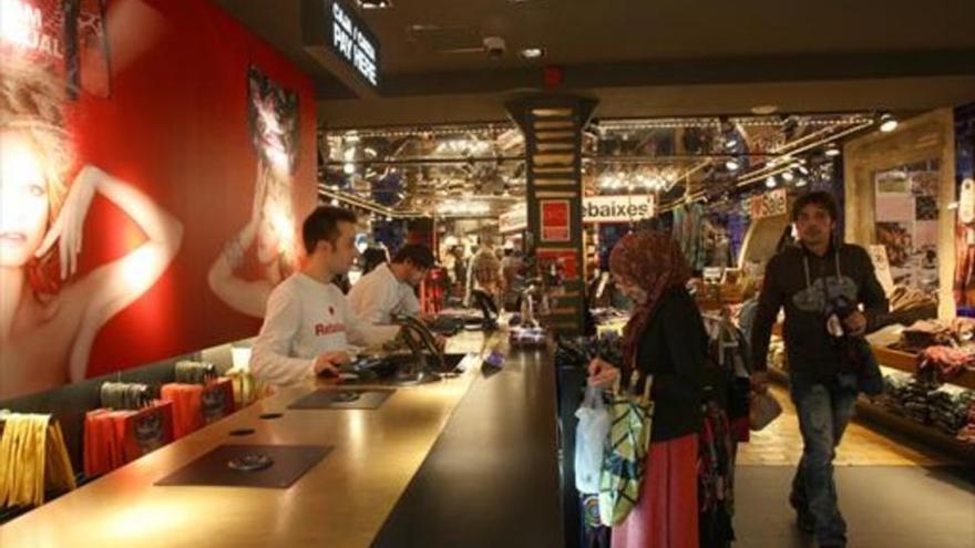 Desigual factura 418 millones en el primer semestre, un 7,5% menos