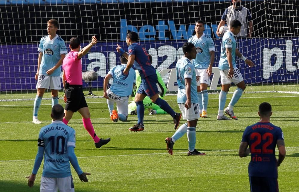 Las mejores fotografías del encuentro de la jornada 6 disputado en Balaídos entre celestes y rojiblancos.