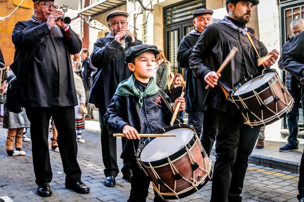 «Les Pastoretes» adoran al Niño en Alcoy