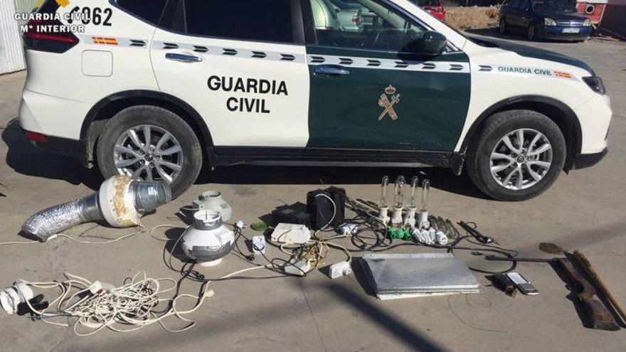 La Guardia Civil inspecciona un taller y detiene a su propietario por un delito contra la salud pública
