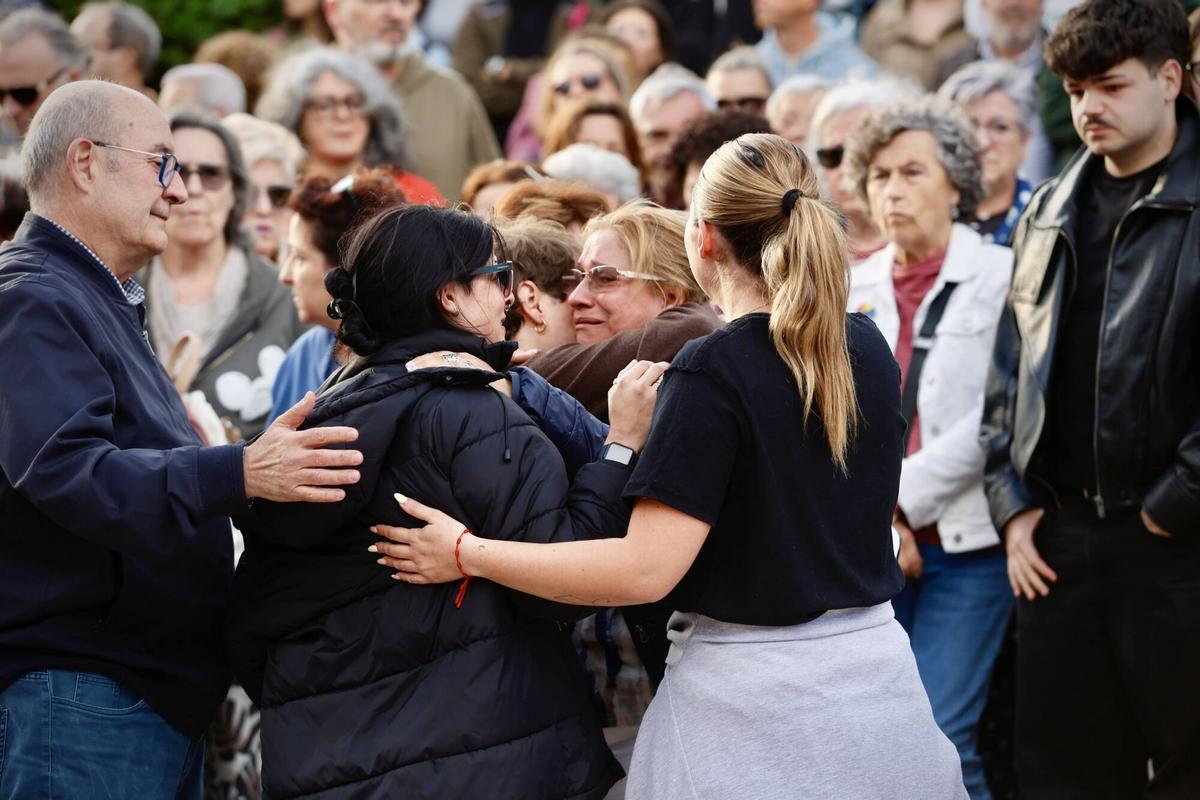 Córdoba. Concentración contra la Violencia Machista en la Plaza de la Juventud. Asesinato violencia de género en la Fuensanta, Pasaje Virgen de Luna 1