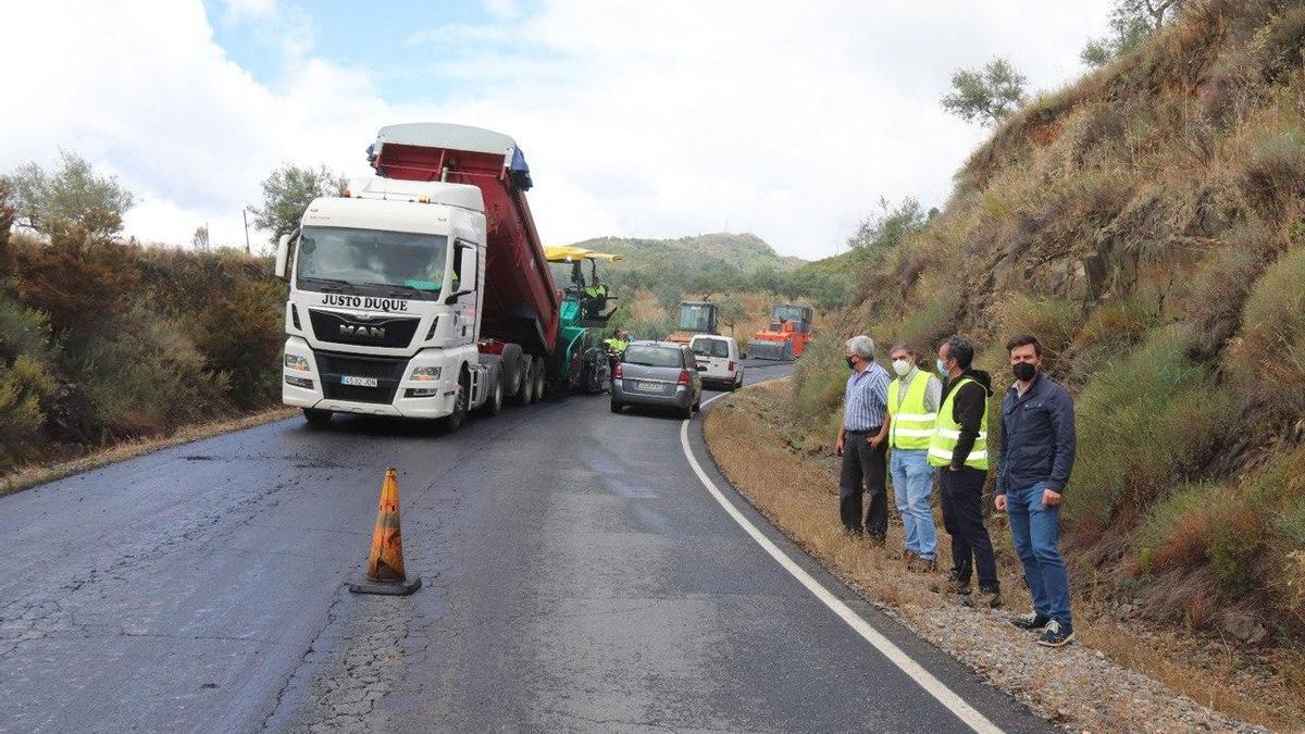 Uno de los tramos de la carretera CC-11.5 que se está arreglando.