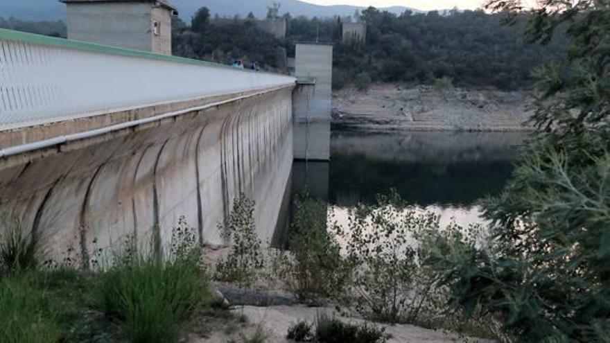 L&#039;estat en què es trobava el pantà de Darnius-Boadella l&#039;any passat durant la mateixa època.