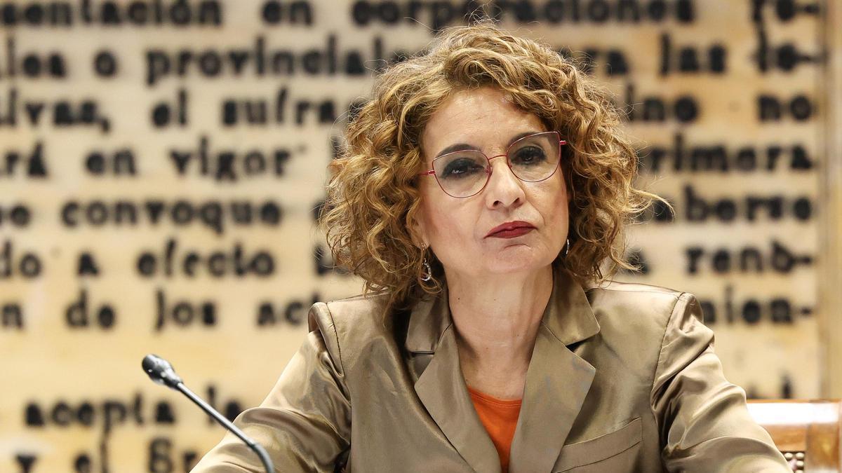 Archivo - La vicepresidenta primera y ministra de Hacienda, María Jesús Montero.