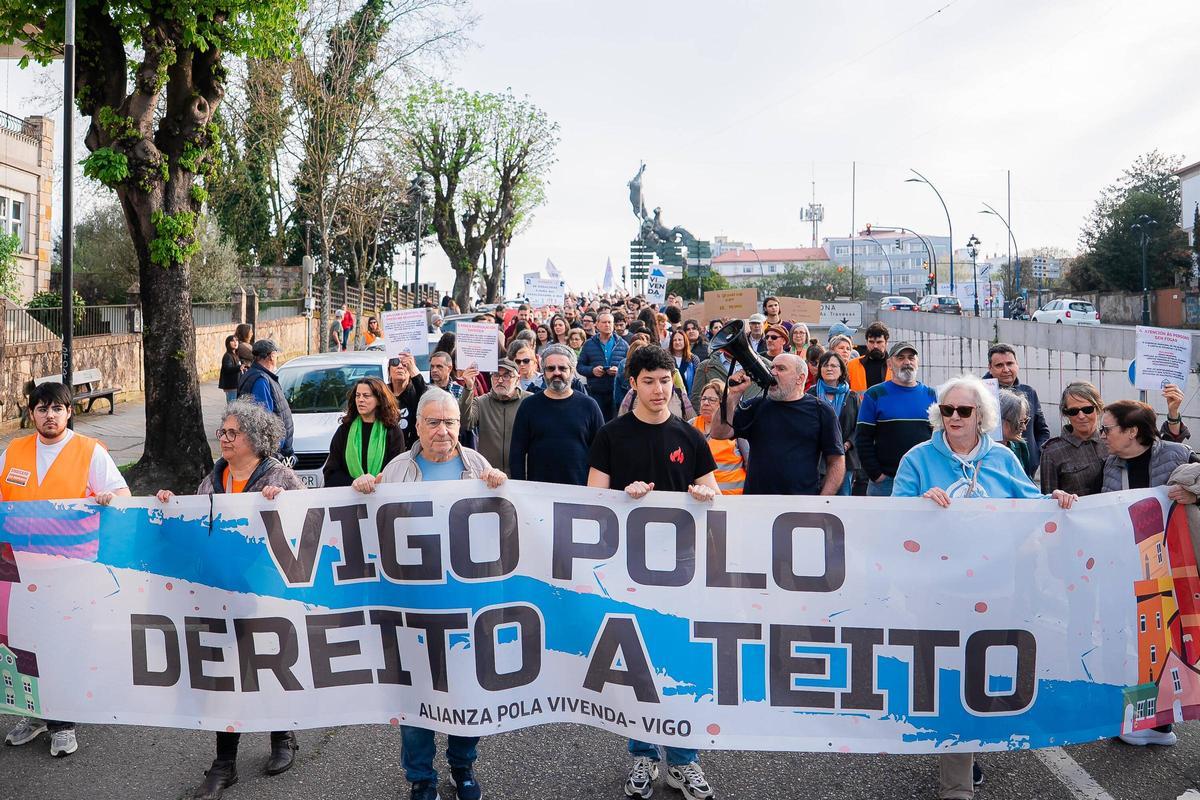 Una multitud clama por el derecho a la vivienda en las calles de Vigo Una multitud clama por el derecho a la vivienda en las calles de Vigo