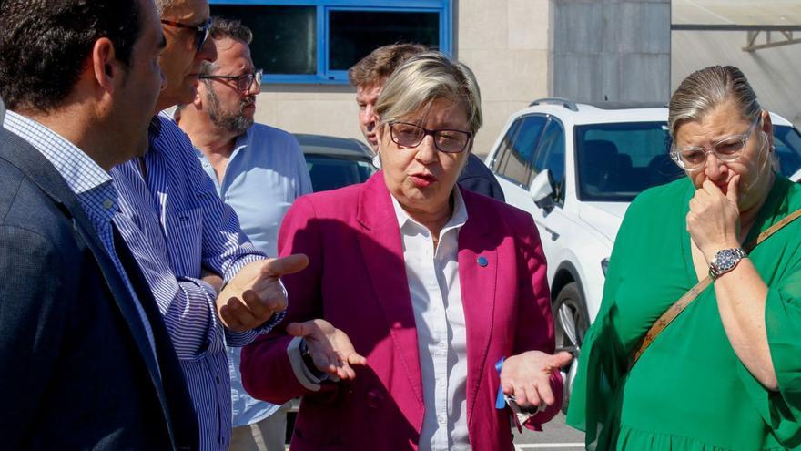 La conselleira do Mar, Rosa Quintana, en una pasada visita institucional. |   // IÑAKI ABELLA