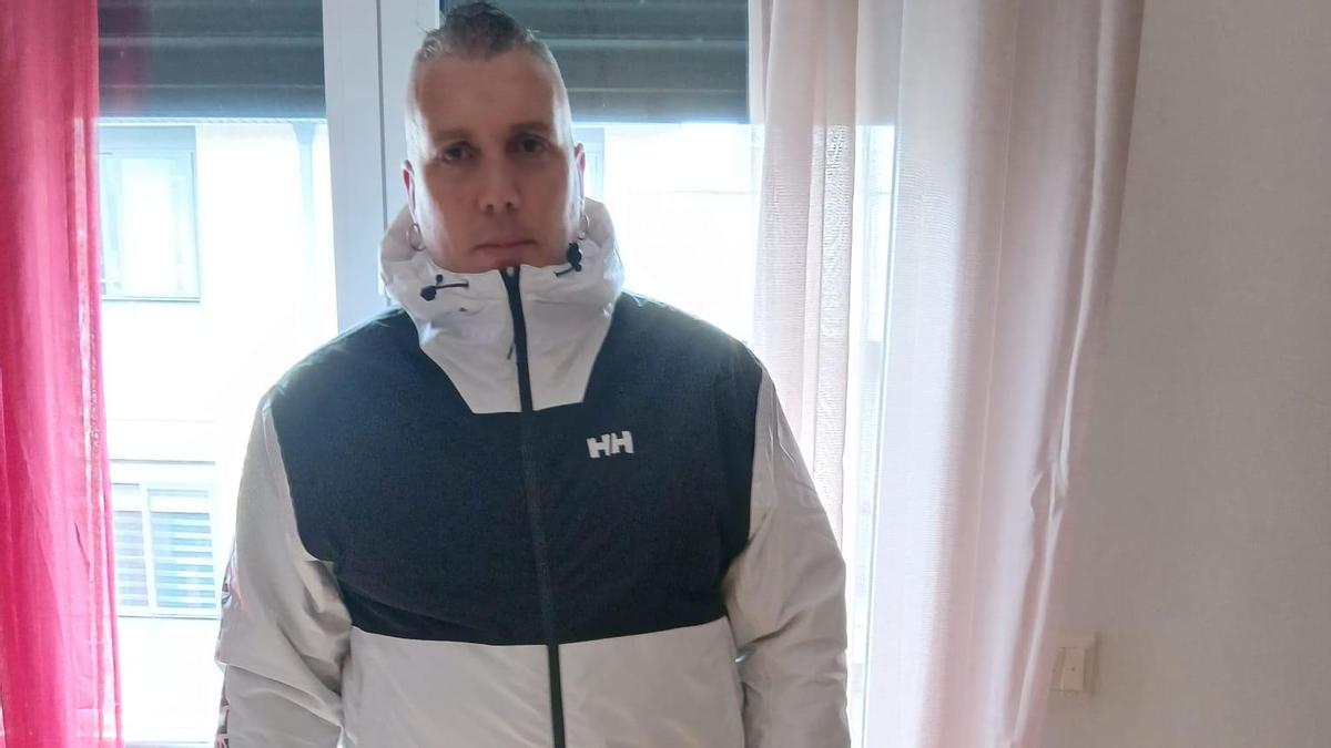 El vecino de Bueu rociado con gas pimienta: «Fue excesivo, yo no agredí a la Policía. ¿Qué hubiese pasado si la pistola que les cayó al suelo se disparase por accidente?»