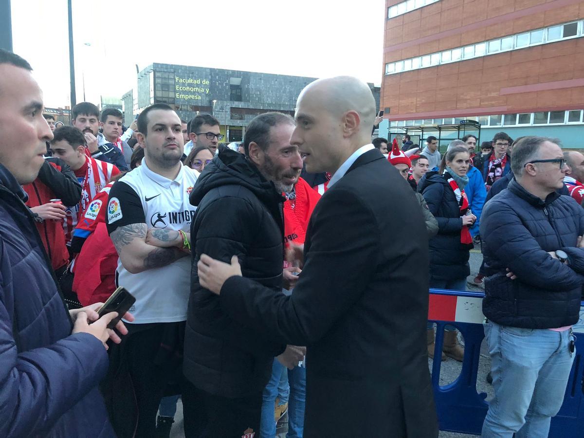 Las aficiones del Oviedo y el Sporting calientan motores antes del derbi