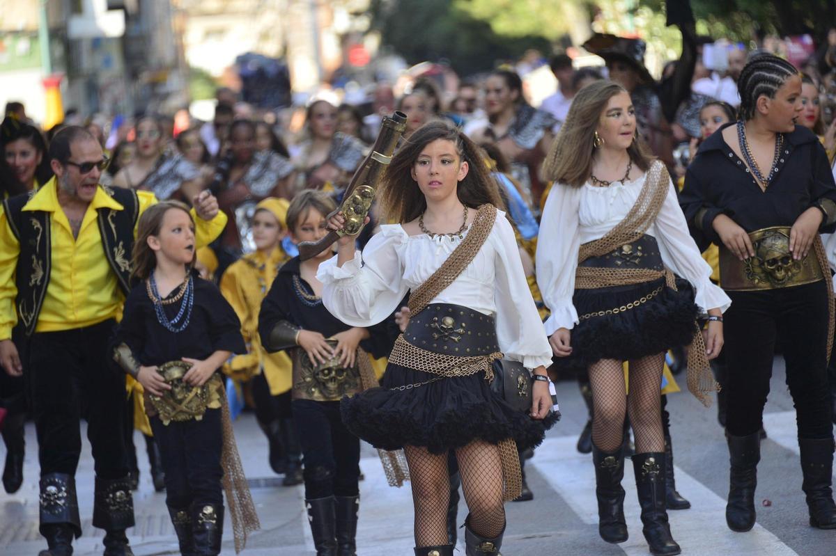 Un espectacular desfile infantil recorre las calles Un espectacular desfile infantil recorre las calles