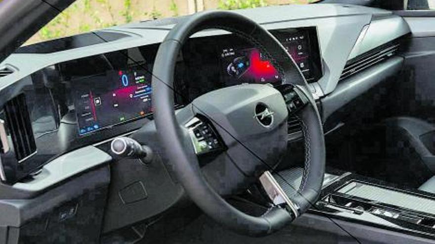interior El Astra cuenta con el Opel Pure Panel  con una doble pantalla de 10 ‘’, una para la instrumentación y otra sobre el salpicadero.  | OPEL