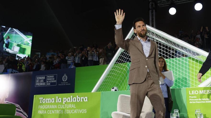 Messi es un perro (y es un halago): la contracrónica del paso de Leo por Oviedo