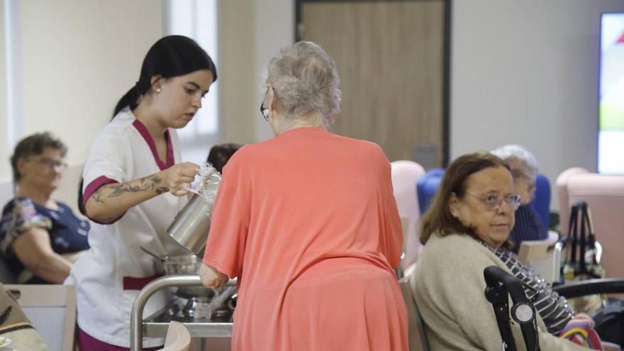 Andalucía suma 2.000 plazas concertadas en residencias y centros de día: una y media por cada 100 personas mayores de 65