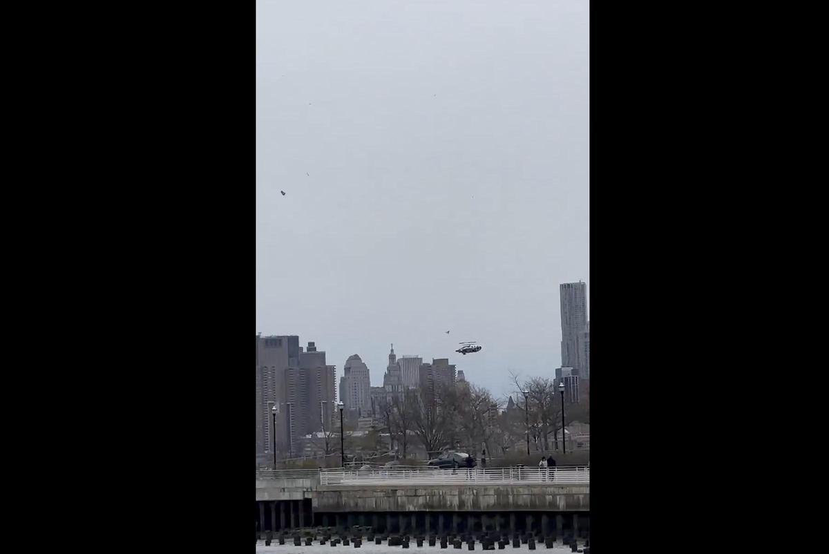 Cinco turistas catalanes y el piloto mueren al caer un helicóptero en el río Hudson de Nueva York