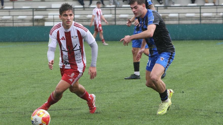 Un momento del partido jugado ayer por el Alondras en Moaña. |  Santos Alvarez