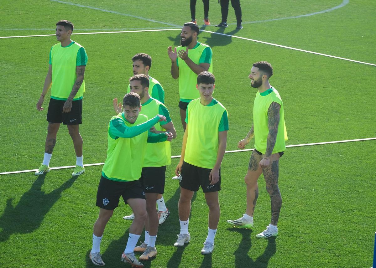 Los jugadores del Elche, durante un entrenamiento de esta semana