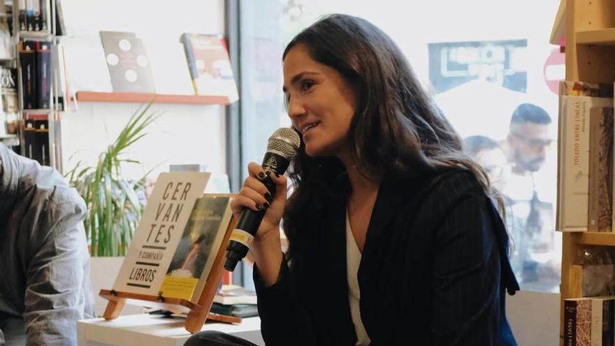 Gabriela González presenta en Vilagarcía su libro «Casi adultos»