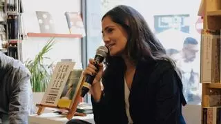 Gabriela González presenta en Vilagarcía su libro «Casi adultos»