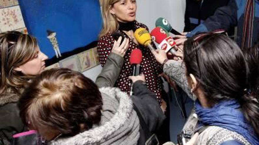 Sánchez Zaplana visitó ayer el Centro Mujer 24 horas.