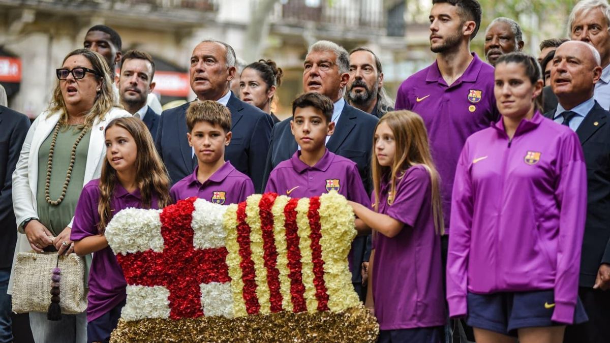 "Volveremos al Camp Nou lo antes posible", dice Laporta en la celebración de la Diada