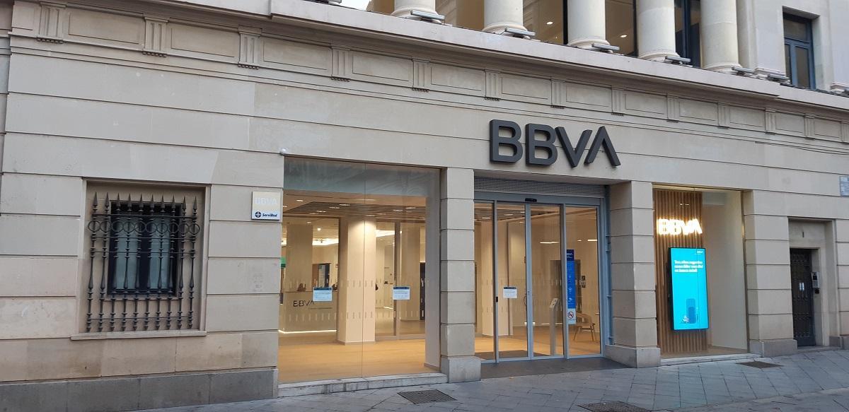 La oficina del BBVA en la plaza Nueva de Sevilla.