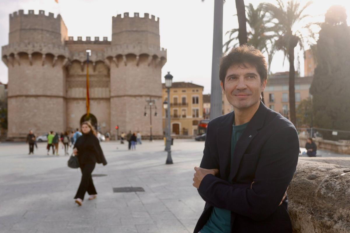 Entrevista al escritor y periodista Paco Cerdà galardonado con el Premio Nacional de Narrativa VLC