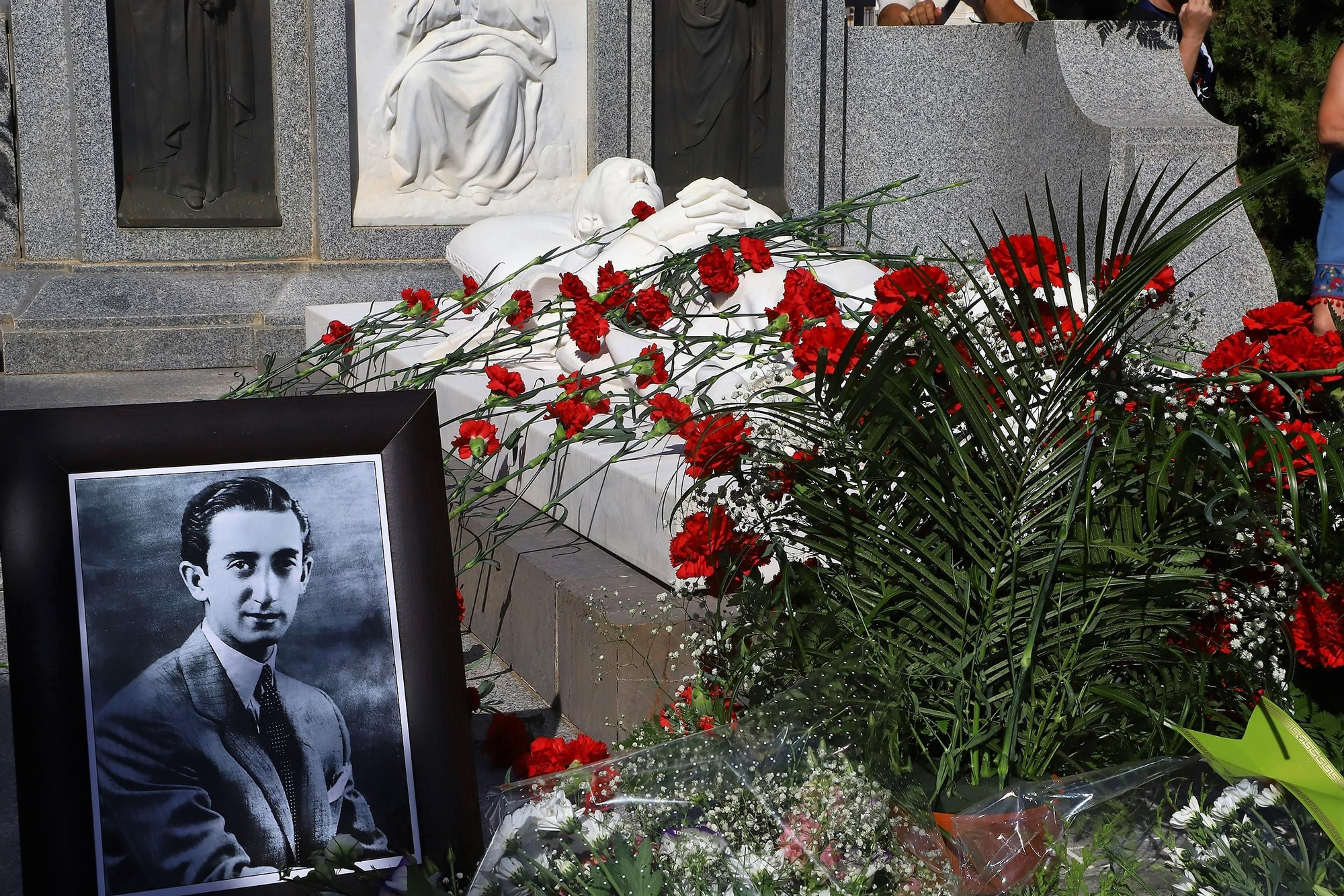 Ofrenda floral en el 75 aniversario de la muerte de Manolete