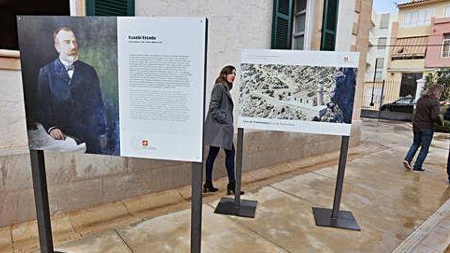Panel con el retrato de Eusebi Estada, que ha sido instalado junto a los otros cuatro a la entrada del faro de Sant Antoni.