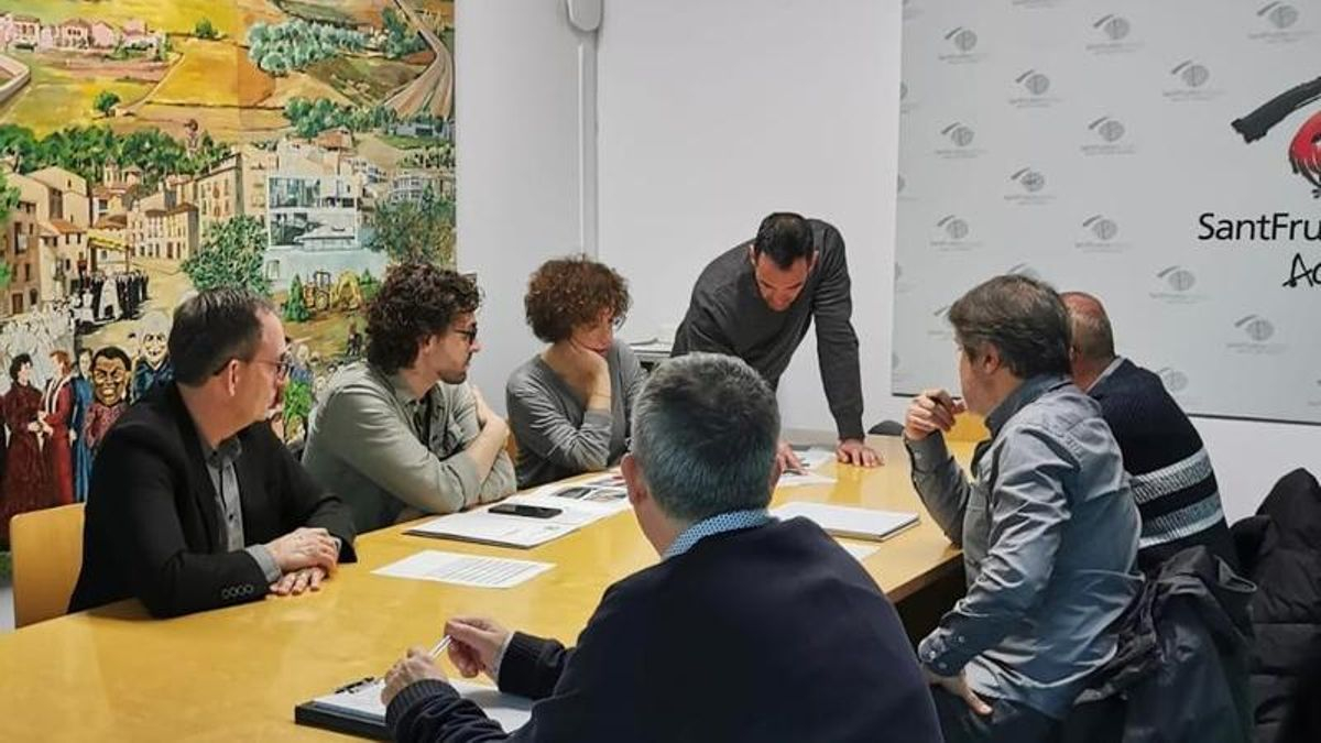 Imatge d'arxiu, en una reunió entre l'Ajuntament de Sant Fruitós i Edistribución
