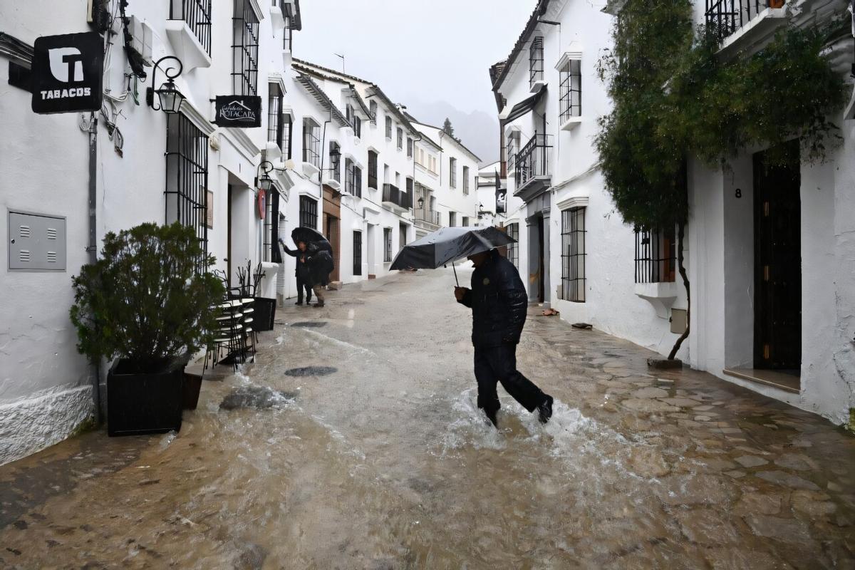 Calle inundada en Grazalema (Cádiz)