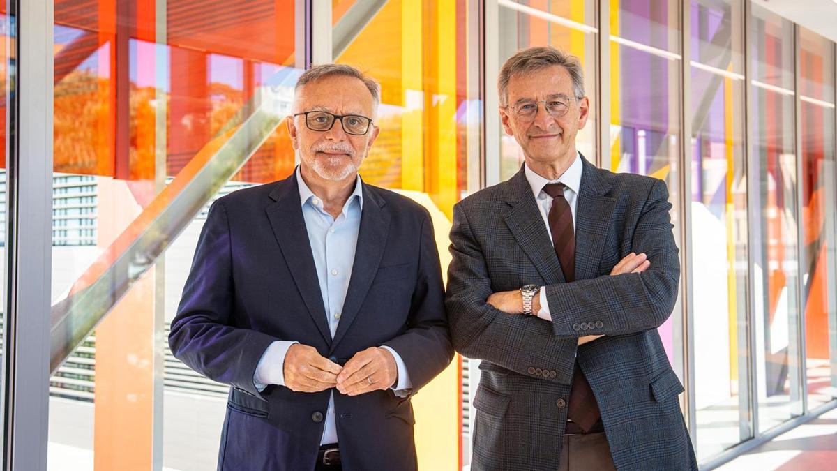 Manel del Castillo (izquierda) junto a Miquel Pons, quien lo sustituirá el frente de la gerencia de Sant Joan de Déu.