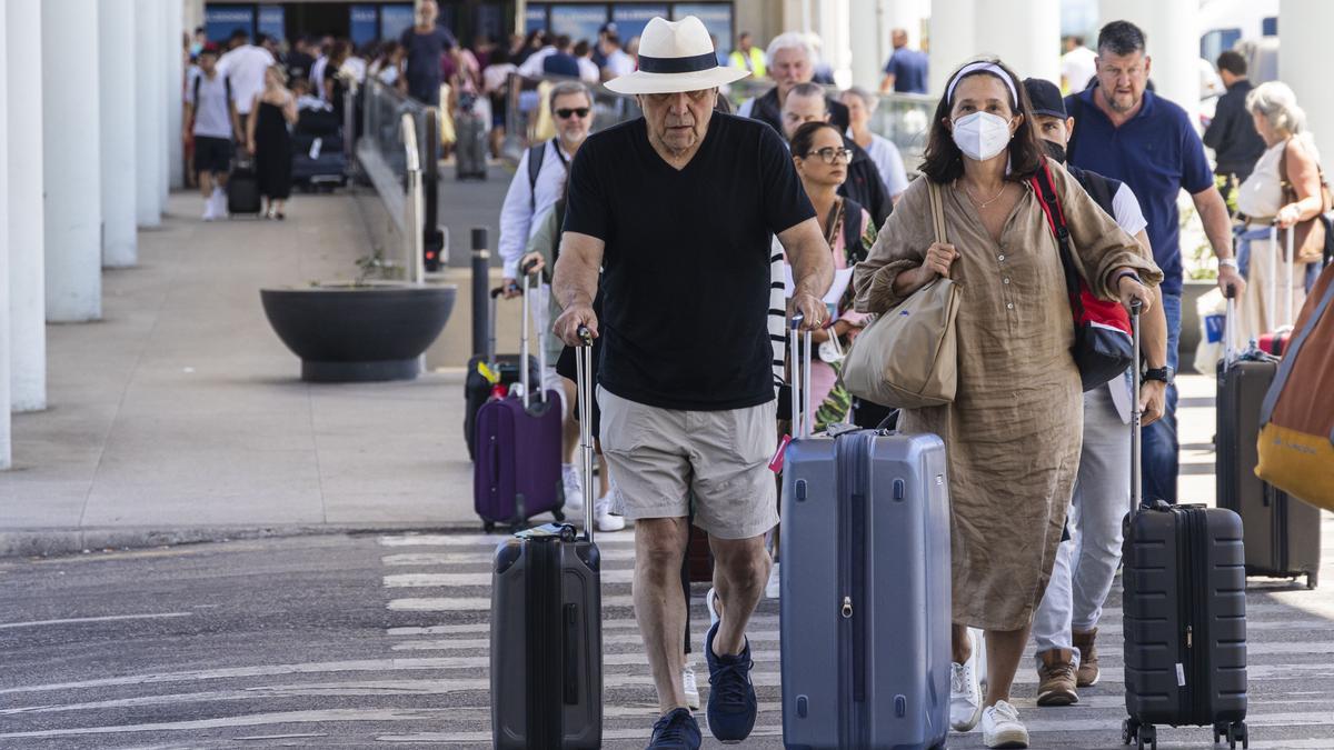 Pasajeros en el aeropuerto de Palma el día de las huelgas de easyJet y Ryanair