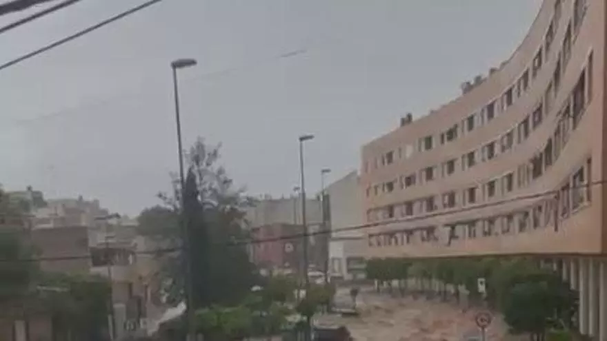 La fuerte tormenta inunda la rambla de Espinardo en Murcia