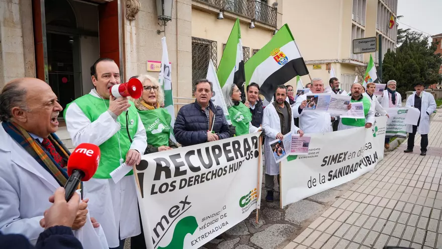 Los médicos extremeños protestan en Badajoz