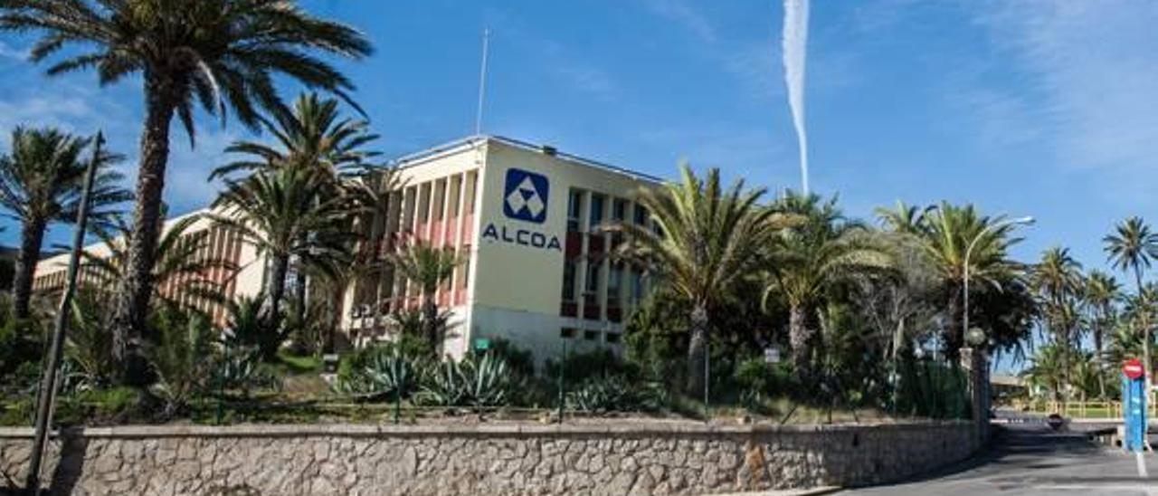 Alcoa negocia la venta de su factoría alicantina