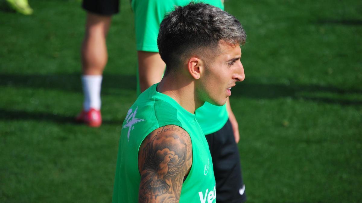 Nico Fernández entrenando con el Elche