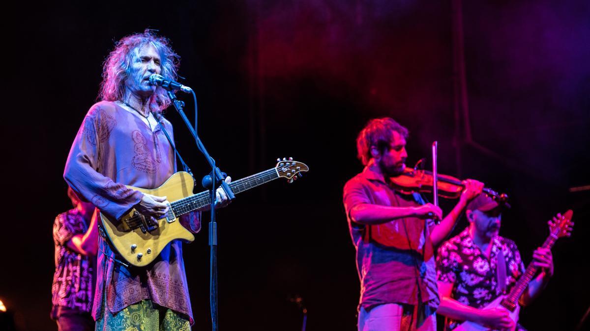 Robe tocando con la banda en la Alcazaba.