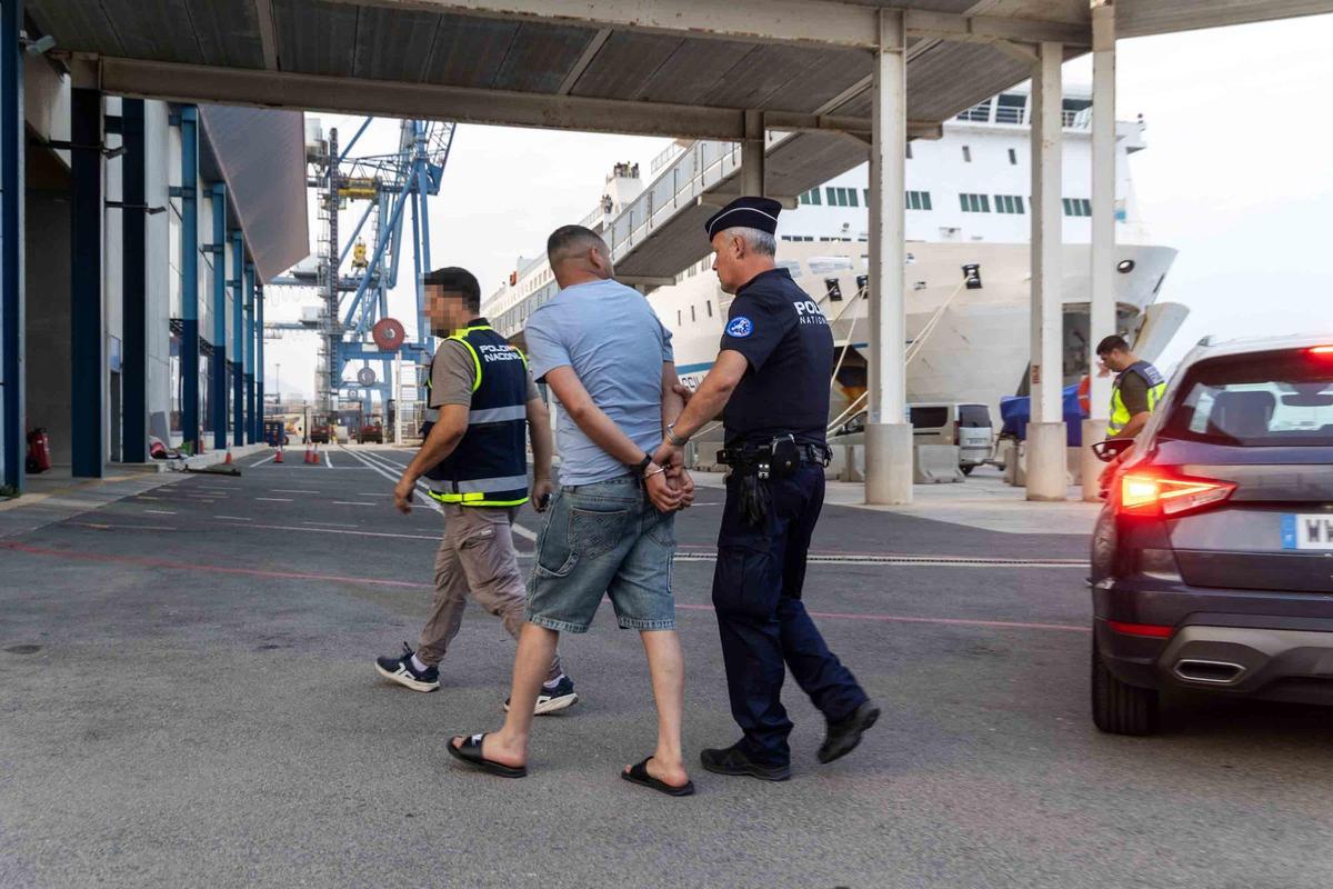 España y Francia colaboran para frenar el tráfico de vehículos robados en ferrys hacia Argelia desde Alicante España y Francia colaboran para frenar el tráfico de vehículos robados en ferrys hacia Argelia desde Alicante