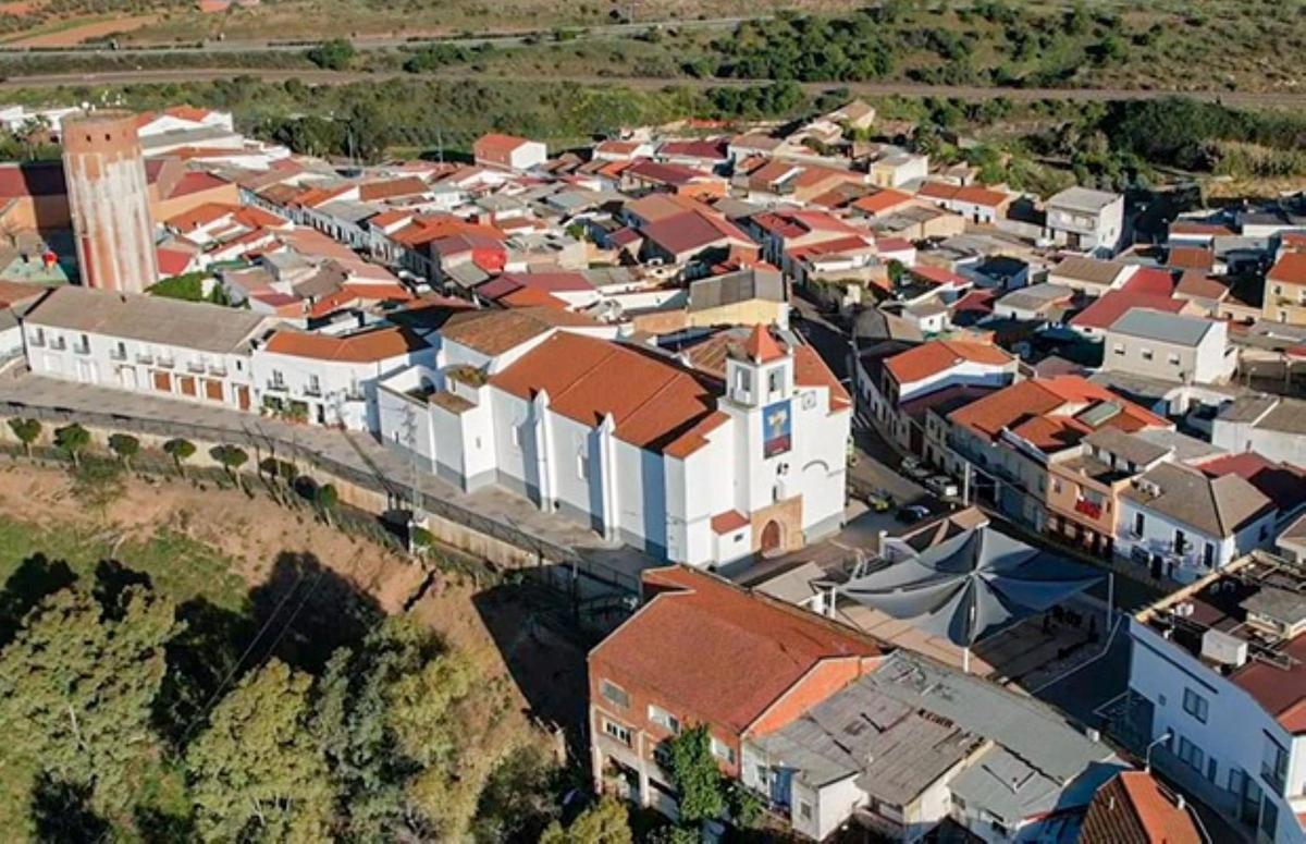 Lobón, una joya pacense elevada sobre el Guadiana donde la historia y el paisaje se dan la mano.
