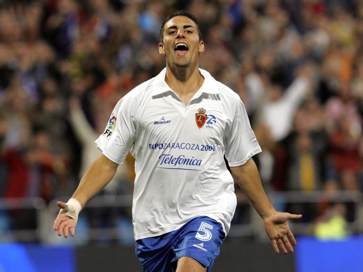 Óscar celebra un gol con el Zaragoza en la 07-08.
