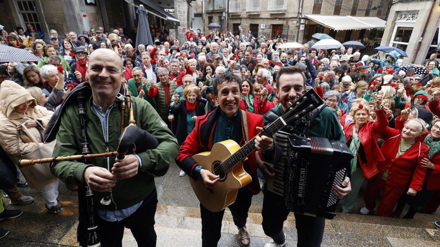 Pontevedra festeja el 25 de abril con una cantata comunal de Grândola, Vila Morena