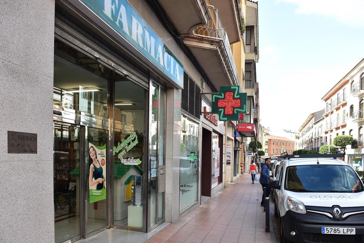Plasencia habilitará aparcamientos de 15 minutos ante 15 farmacias para facilitar el acceso a medicamentos.